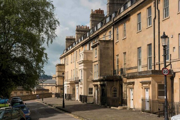 1 Bedroom Apartment To Rent In Queens Parade, BA1