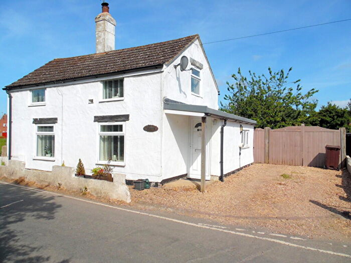 2 Bedroom Detached House For Sale In Daniels Gate, Long Sutton, PE12