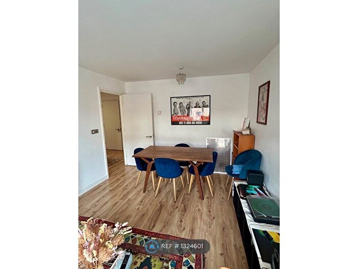 2 Bedroom Flat To Rent In Dunn Street, London, E8