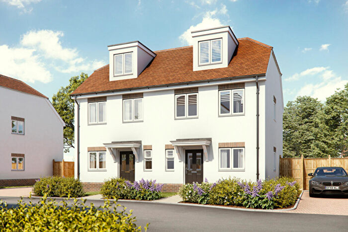 3 Bedroom Semi Detached House For Sale In Eastwoodbury Lane, Southend-on-sea, SS2