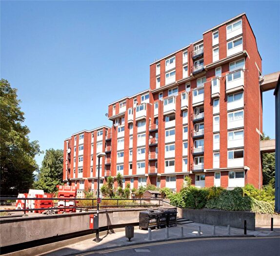 3 Bedroom Apartment To Rent In Crayford Road, Holloway, London, N7