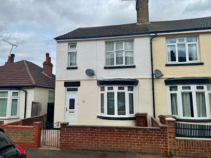 3 Bedroom Semi-Detached House To Rent In Carlton Avenue, Gillingham, ME7