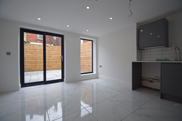 2 Bedroom Flat To Rent In Plasnewydd Road, Roath, CF24