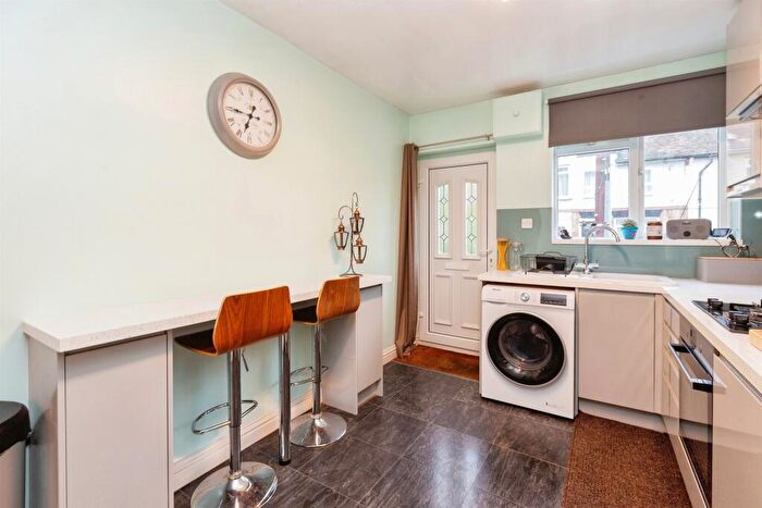 2 Bedroom End Of Terrace House For Sale In Northern Road, Aylesbury, HP19