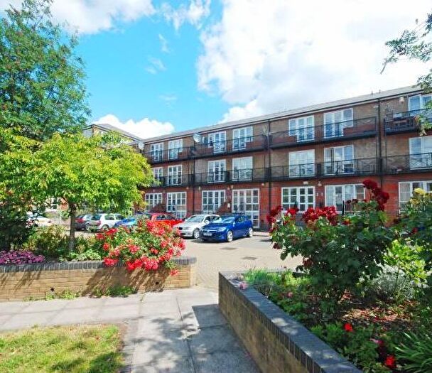 6 Bedroom Town House For Sale In Alphabet Square, London, E3
