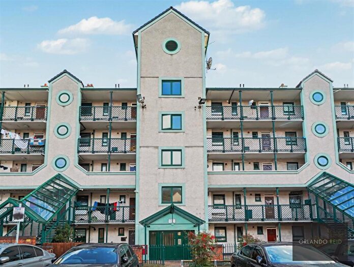 1 Bedroom Apartment To Rent In Landin House, Thomas Road, E14