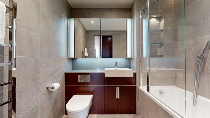 2 Bedroom Flat To Rent In Charles Clowes Walk, Nine Elms, SW11