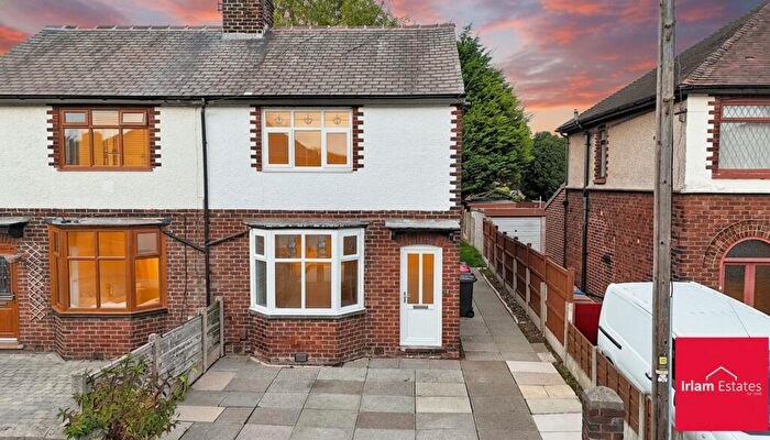 3 Bedroom Semi-Detached House For Sale In Kenmore Grove, Cadishead, M44