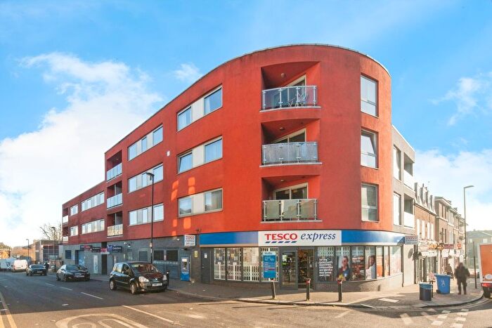 2 Bedroom Flat For Sale In Willow Way, London, SE26