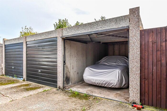 Garages To Rent In Marine Avenue, Leigh-On-Sea, SS9