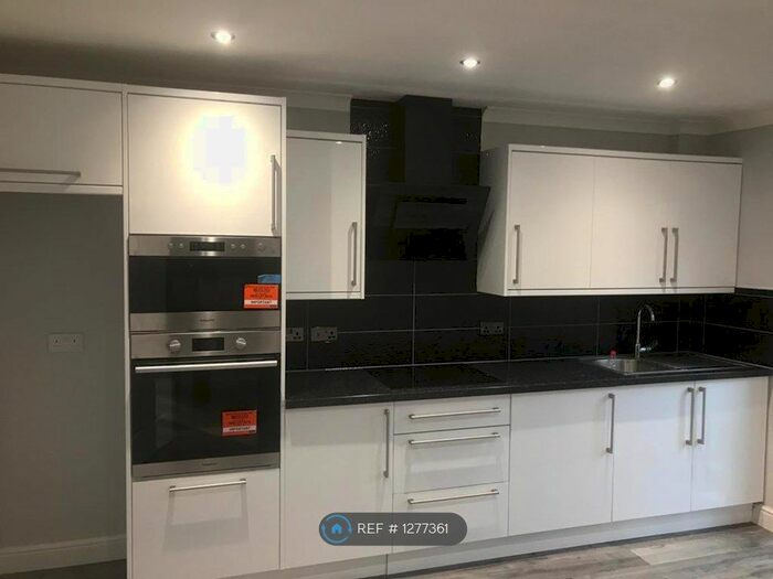 3 Bedroom Terraced House To Rent In Tintagel Close, Toothill, Swindon SN5