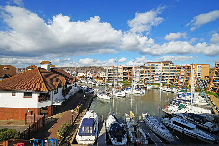 2 Bedroom Apartment For Sale In Port Solent, Portsmouth, PO6