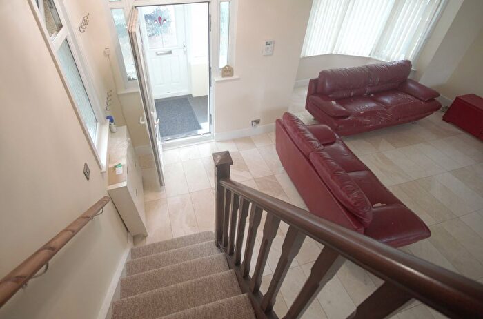 5 Bedroom Semi-Detached House To Rent In Somersby Gardens, Ilford, IG4
