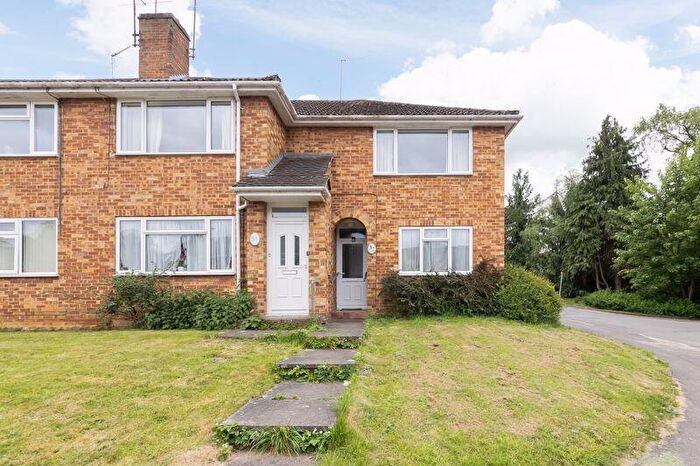 2 Bedroom Maisonette For Sale In Westbeech Court, Banbury, OX16