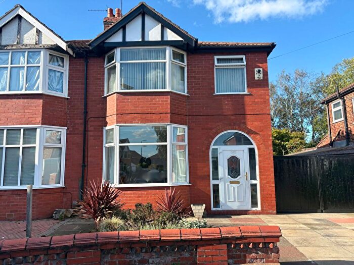 3 Bedroom Semi-Detached House For Sale In Railway Road, Stretford, M32