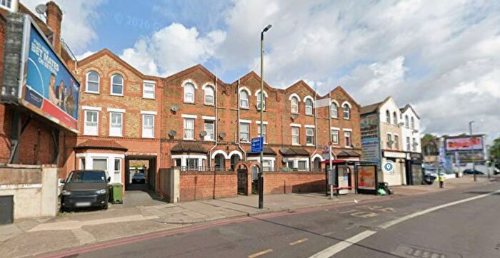 2 Bedroom Flat For Sale In Streatham High Road, London, SW16
