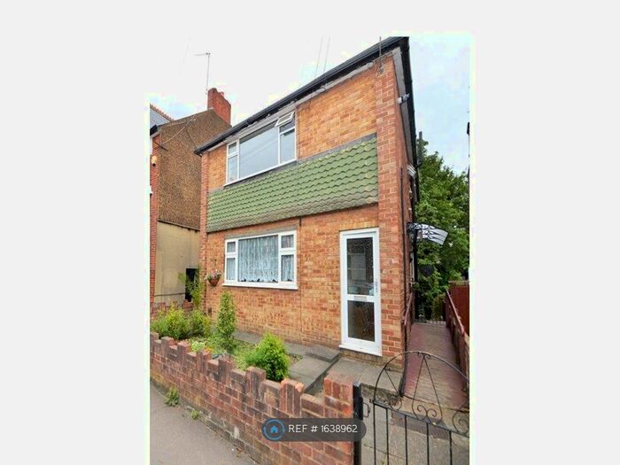 2 Bedroom Maisonette To Rent In Waddon Park Avenue, Croydon, CR0