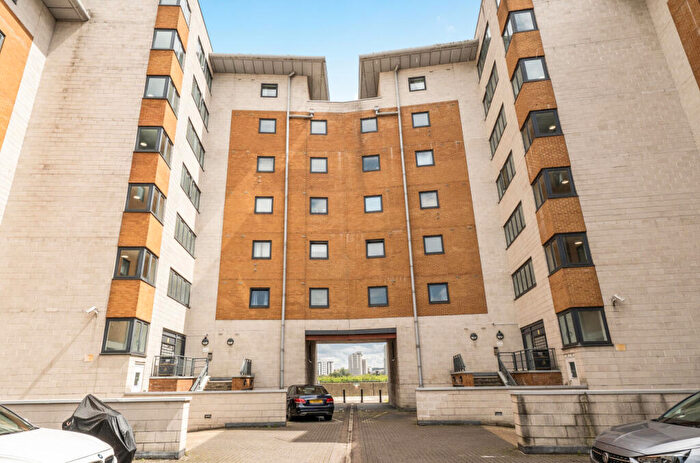 1 Bedroom Apartment For Sale In Inverness Mews, London, E16