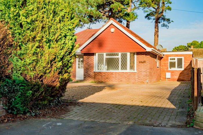 4 Bedroom Detached Bungalow To Rent In Highfield Road, Tilehurst, Reading, RG31