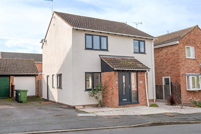 4 Bedroom Detached House For Sale In Elm Road, Folksworth, Peterborough, PE7