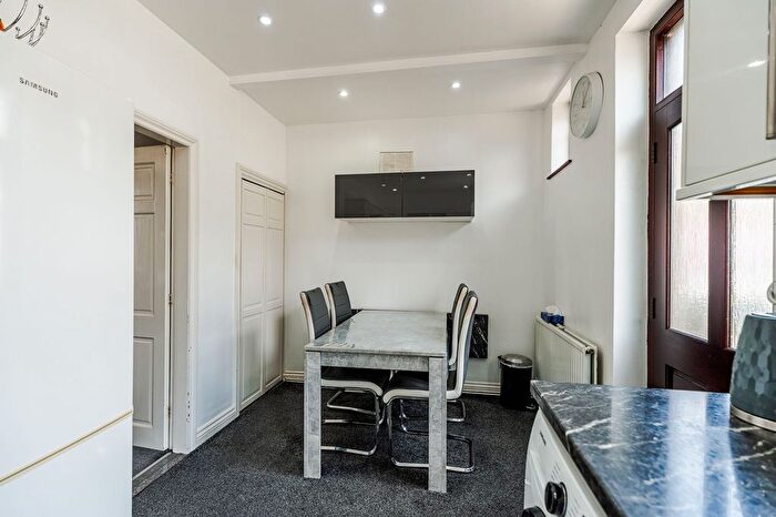 3 Bedroom Terraced House For Sale In Ravens Croft, Dewsbury, WF13