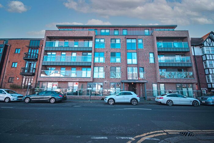 3 Bedroom Flat To Rent In The Corona, Leigh Road, Leigh-On-Sea, SS9