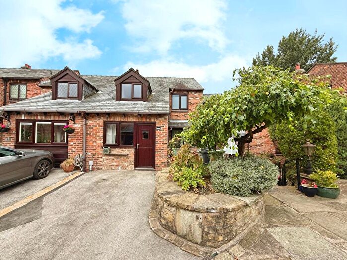 3 Bedroom Mews For Sale In Roan Mews, Macclesfield, SK11