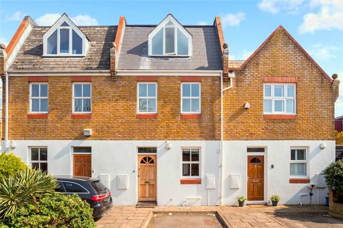 3 Bedroom Detached House To Rent In Hester Terrace, Richmond, Surrey, TW9