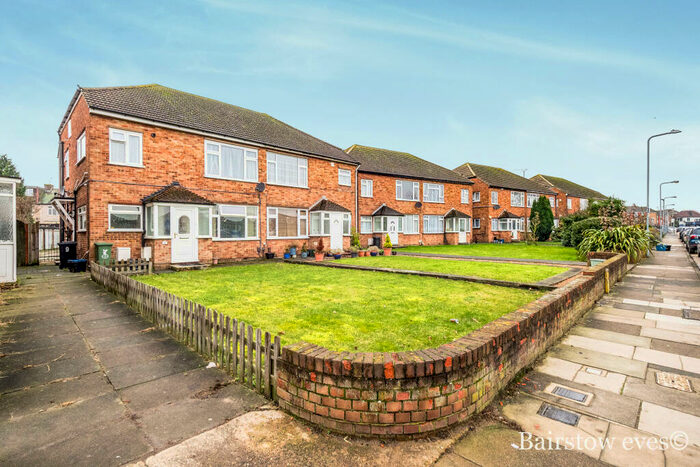 2 Bedroom Maisonette To Rent In Starch House Lane, Barkingside, IG6