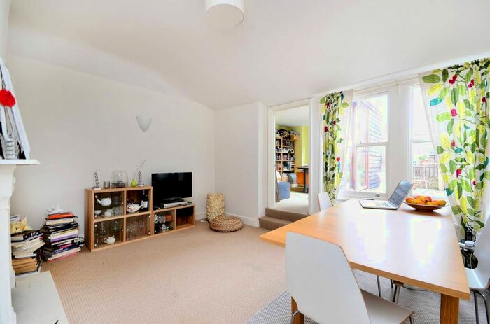 2 Bedroom Flat To Rent In Tetherdown, Muswell Hill, London, N10