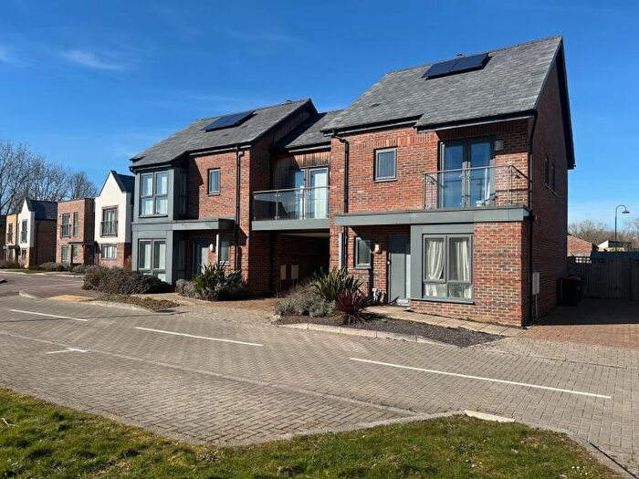 3 Bedroom Semi-Detached House To Rent In Berry Grove, Oakgrove, MK10