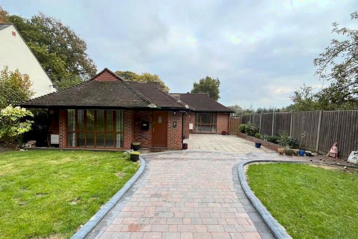 4 Bedroom Bungalow To Rent In Chertsey, KT16