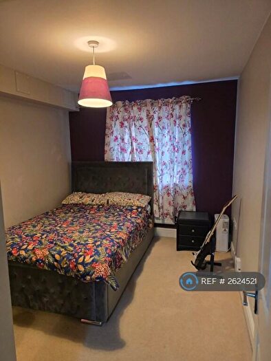 2 Bedroom Flat To Rent In Bourne Place, Chertsey, KT16