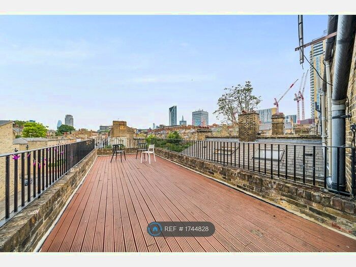 4 Bedroom Maisonette To Rent In Brook Drive, London, SE11