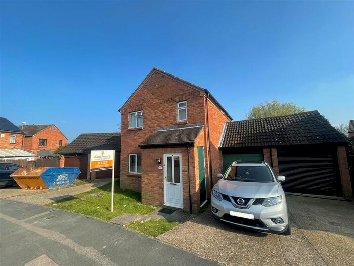 3 Bedroom Detached House To Rent In Longcross Way, Pennylands, Milton Keynes, MK15