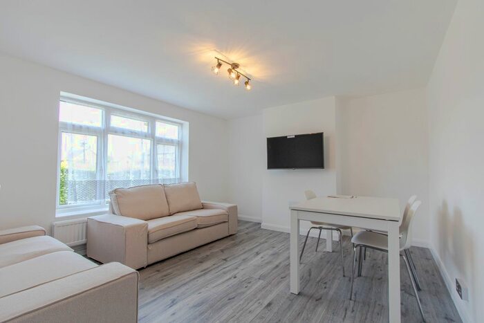1 Bedroom Flat To Rent In Eldon Avenue, Borehamwood, WD6