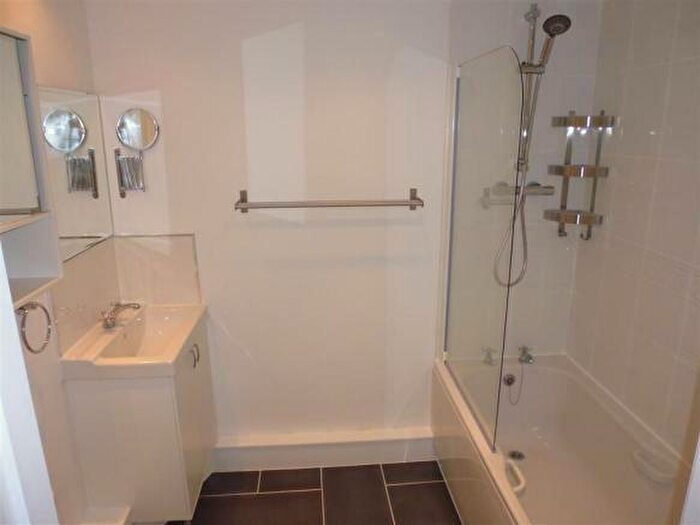 2 Bedroom Apartment To Rent In Youngs Ave, Fernwood, Newark, Nottinghamshire, NG24