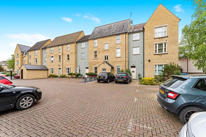 2 Bedroom Flat To Rent In Mill Walk, Witney, OX28