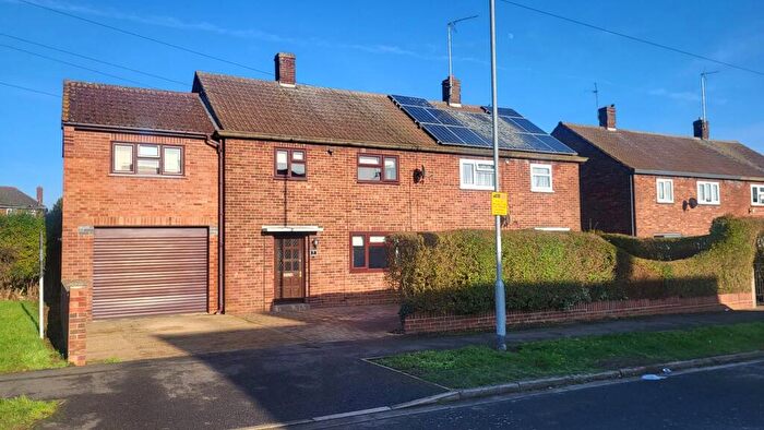 4 Bedroom Semi Detached House For Sale In Viney Close, Peterborough, PE1