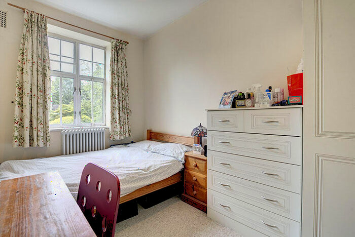 1 Bedroom Apartment For Sale In Gilling Court, Belsize Grove, London, NW3
