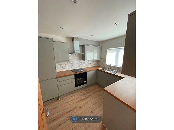 3 Bedroom End Terrace House To Rent In Swanstead, Basildon, SS16