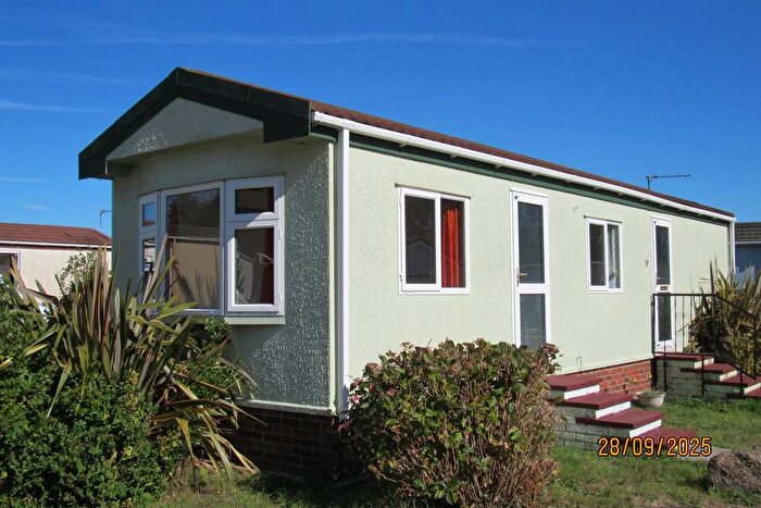 1 Bedroom Mobile/park Home For Sale In Dengrove Park, Shalloak Road, Broad Oak, Canterbury, CT2
