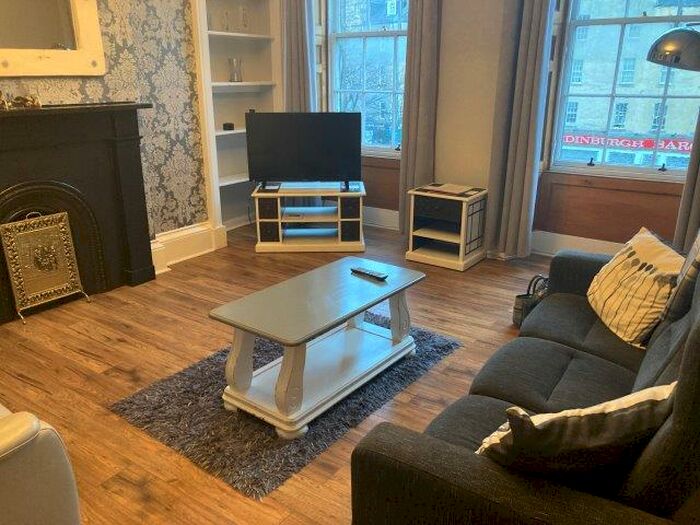 2 Bedroom Flat To Rent In St Patricks Square, Edinburgh, EH8
