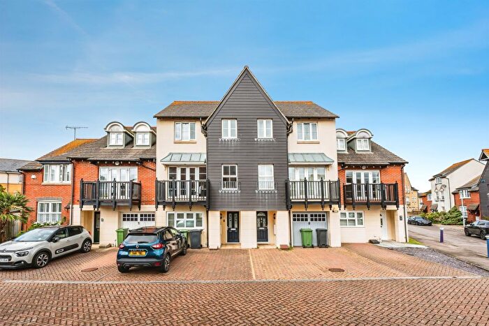 4 Bedroom Property For Sale In Admiralty Way, Eastbourne, BN23