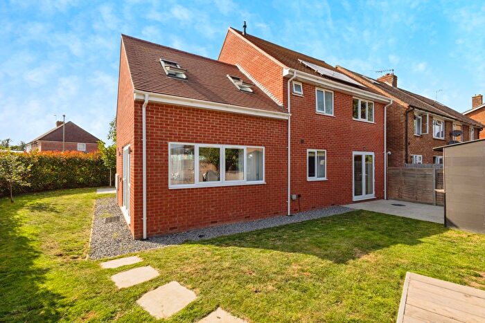 4 Bedroom Detached House For Sale In Restawyle Avenue, Hayling Island, PO11