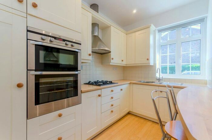 3 Bedroom Bungalow To Rent In Kingston Hill, Kingston Hill, Kingston Upon Thames, KT2