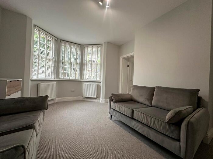 3 Bedroom Flat To Rent In Portland Street, Walworth Village, London, Walworth, SE17