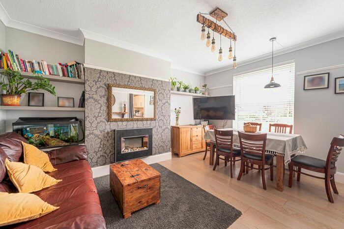 2 Bedroom Maisonette To Rent In Masefield Crescent, Oakwood, London, N14