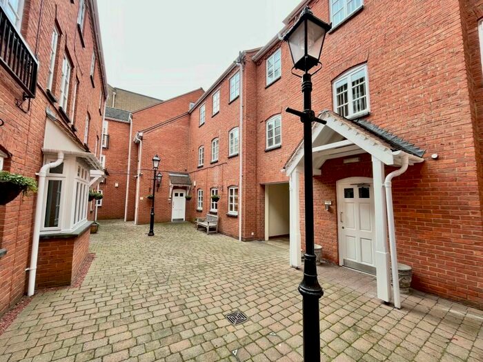 2 Bedroom Apartment To Rent In Market Street, Warwick, CV34