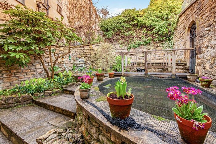 2 Bedroom Flat For Sale In Upper East Hayes, Bath, BA1